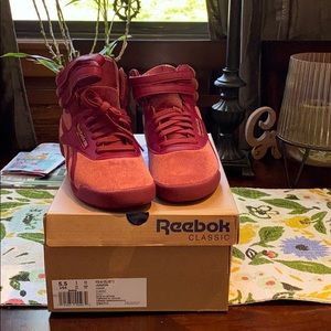 Junior classic Reebok high tops! Velvet!